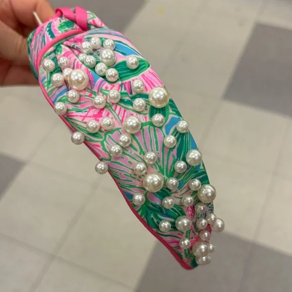 NWT ⚜️💖⚜️ Lilly Pulitzer Knotted Wide Satin Pearl Headband Coming In Hot - Picture 4 of 8